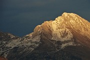80 Zoom in Val d'Arera e Cima nella luce del tramonto 